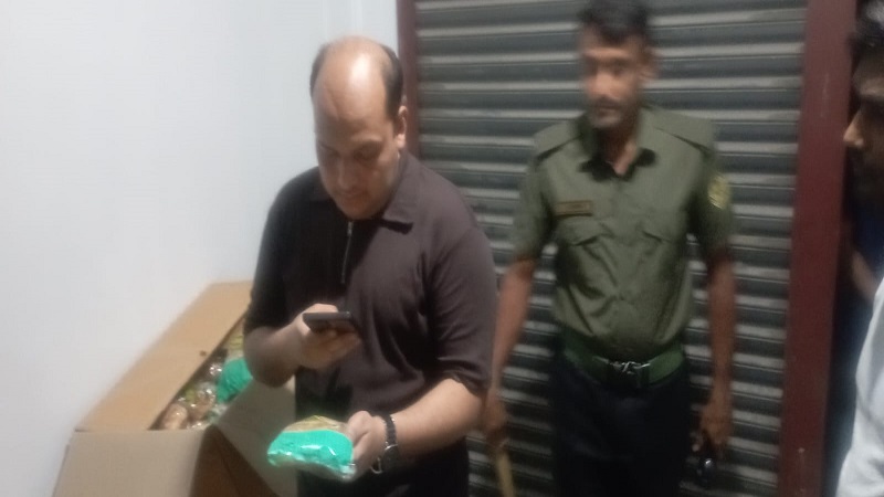 চাঁপাইনবাবগঞ্জে ‘স্কুল ফিডিং’ এর খাবার অনুপযুক্ত স্থানে সংরক্ষণের দায়ে সরবরাহকাারী এনজিও’র অর্থদন্ড 